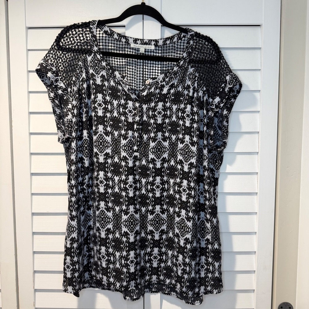 Daniel Rainn‎ Womens XL Black White Ikat Print Crochet Mesh Yoke Blouse Top